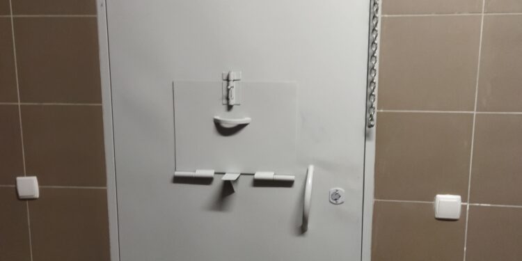 Работу ИВС города Евпатория необходимо приостановить