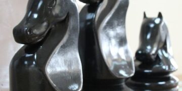 Подопечные ОНК Крыма изготовили деревянные статуэтки для победителей V Межнационального шахматного турнира в честь дня Победы в Русско-турецкой войне