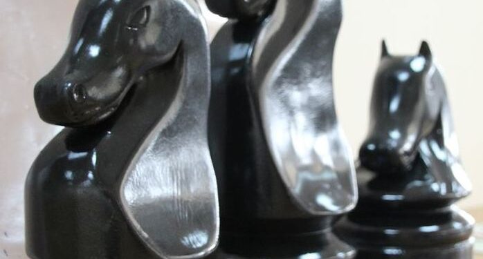 Подопечные ОНК Крыма изготовили деревянные статуэтки для победителей V Межнационального шахматного турнира в честь дня Победы в Русско-турецкой войне