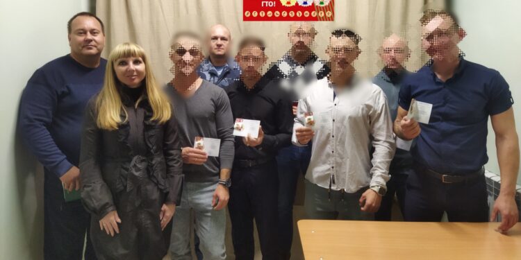 Осужденным к принудительным работам вручили знаки отличия комплекса ГТО