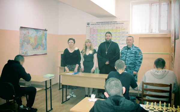 В СИЗО-1 несовершеннолетние приняли участие в благотворительной акции «Белый цветок»