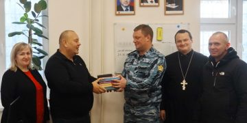 Представители ОНК Республики Крым передали более 1300 книг в библиотеку СИЗО-2