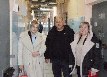 В СИЗО-1 для осужденных-женщин организовали мастер-класс по основам макияжа