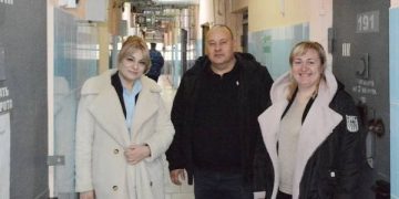 В СИЗО-1 для осужденных-женщин организовали мастер-класс по основам макияжа